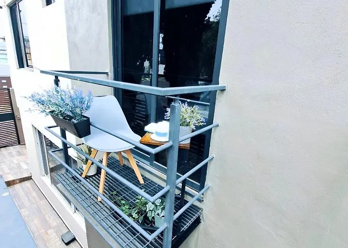 Apartment R09 Corner At Itesm Cem Full Services, Shared-kitchen, Fridge ,laundry, Smart Tv, Parking, Balcony Mexico City